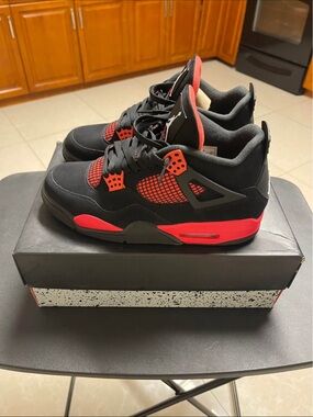 Air Jordan 4 Retro “Red Thunder”